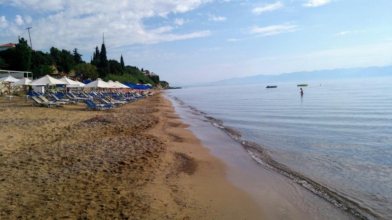 Takis Haikos House Two Minutes Walk To The Beach Peroulia Vounaria Luaran gambar