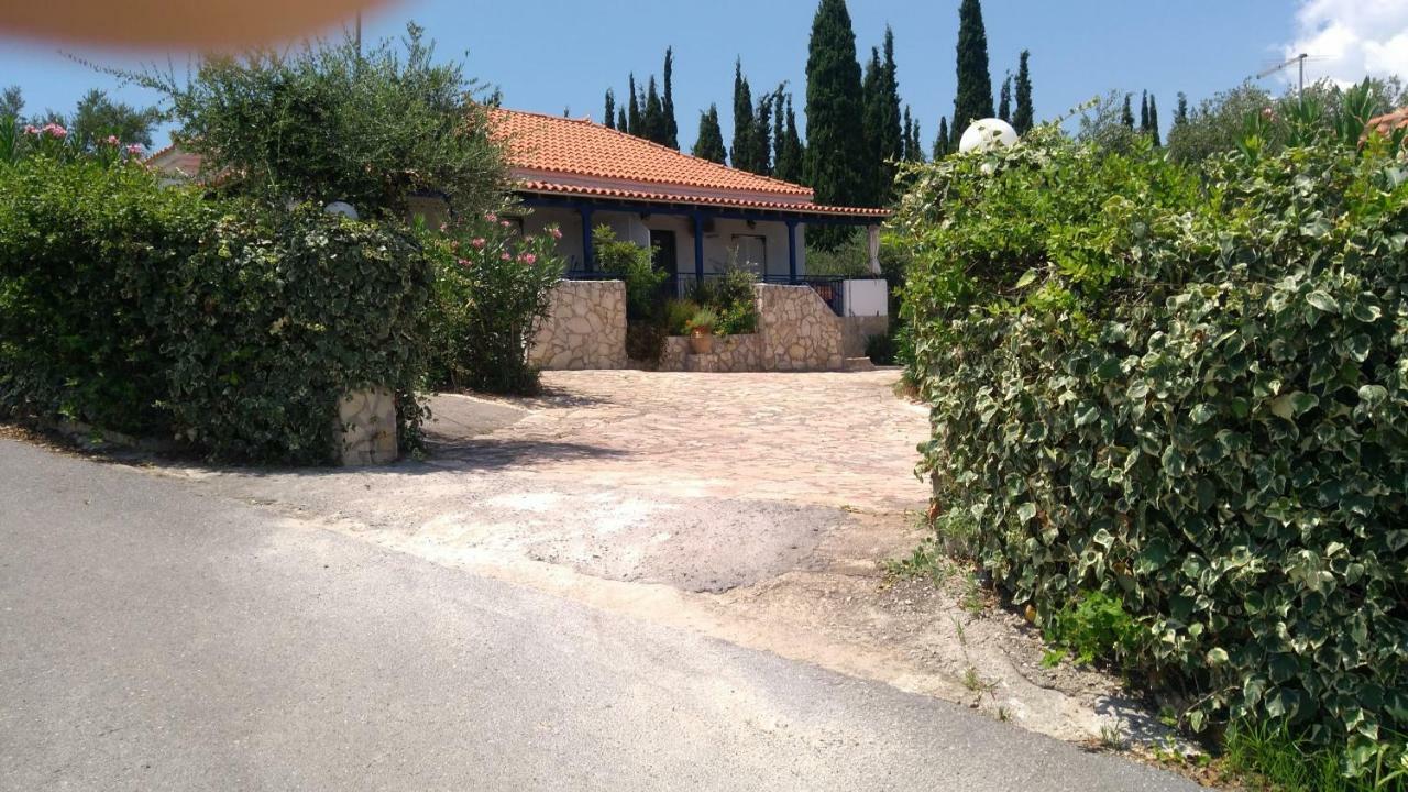 Takis Haikos House Two Minutes Walk To The Beach Peroulia Vounaria Luaran gambar