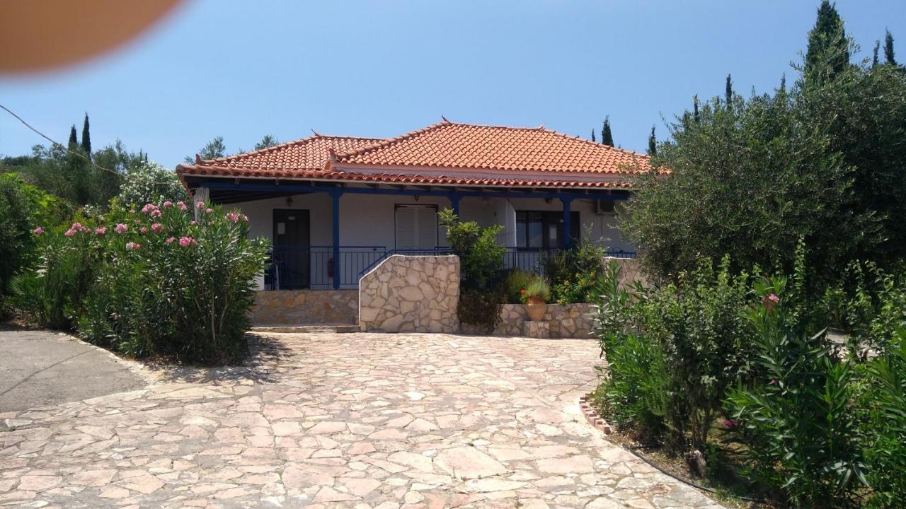 Takis Haikos House Two Minutes Walk To The Beach Peroulia Vounaria Luaran gambar